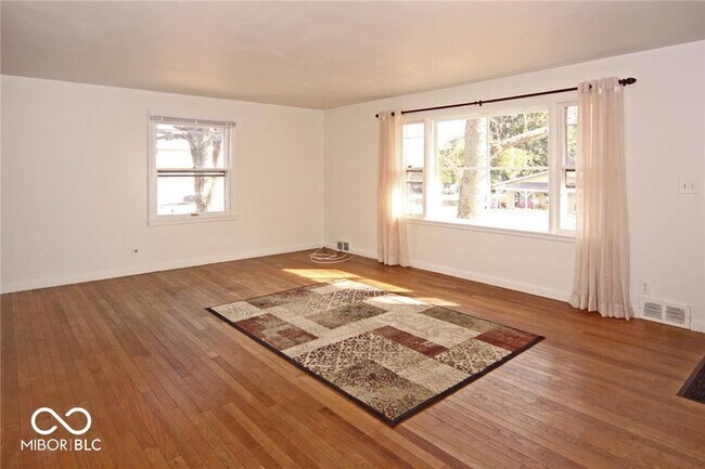 Building Photo - 210 W Sycamore St