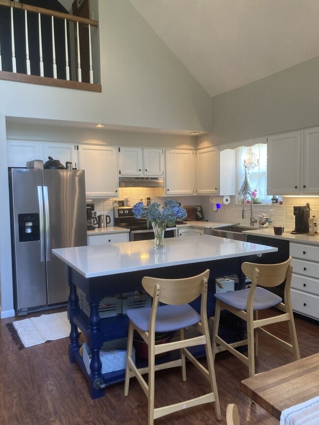 Building Photo - 618 W Governor John Sevier Hwy