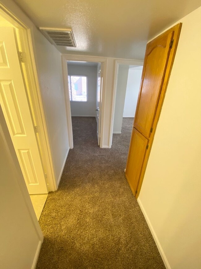 Building Photo - MOVE IN SPECIAL 3 Bedroom 1 Bathroom in Hallcraft Villas