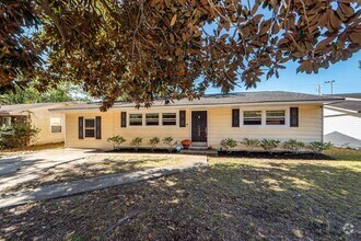 Building Photo - Comfortable Home Minutes from Park Circle