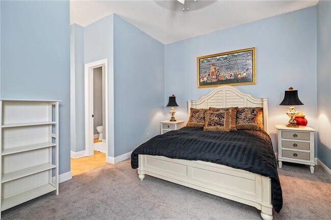 Building Photo - 632 Village Ln S