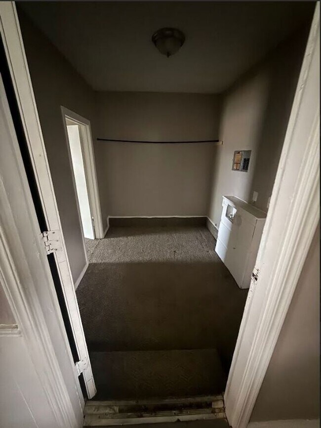 Building Photo - Charming 4-Bedroom Home with Spacious Yard!