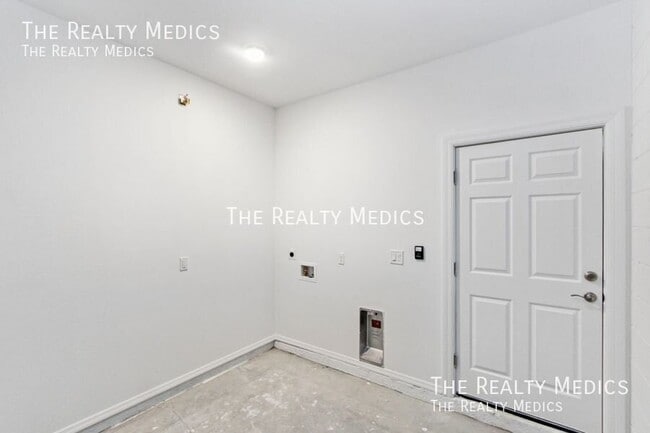 Building Photo - 445 Gephart St SW