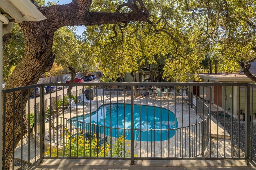 Building Photo - 1601A Southgate Cir