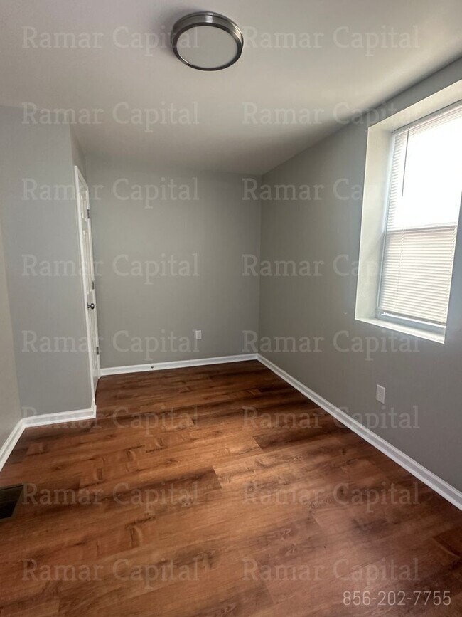 Building Photo - 451 Line St