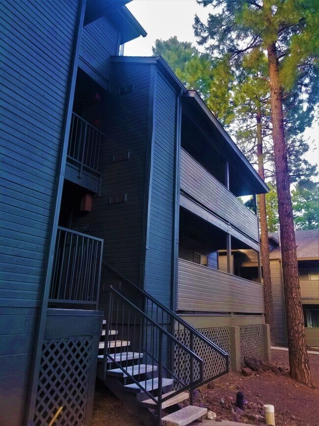 Building Photo - 2bd/2ba West-Flagstaff Condo -End-Unit - N...