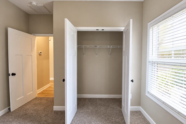 Building Photo - 1407 Brook Hill Drive