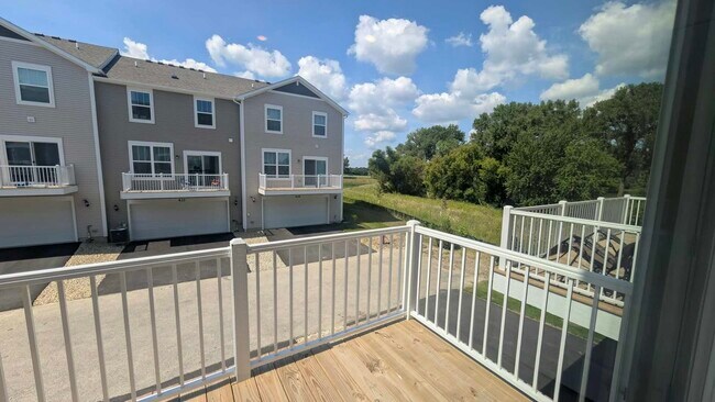 Building Photo - 434 Red Oak Cir