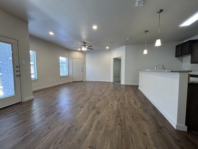 Building Photo - MOVE IN SPECIAL - Beautiful 3/2 Located Directly East Of Cooper East Elementary