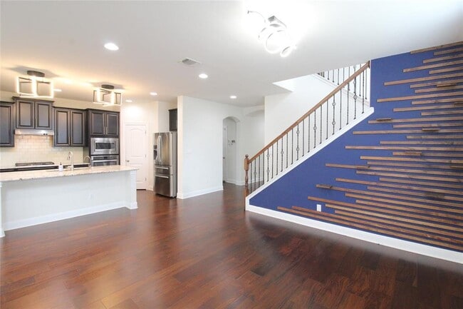 Building Photo - 5800 Viejo Dr