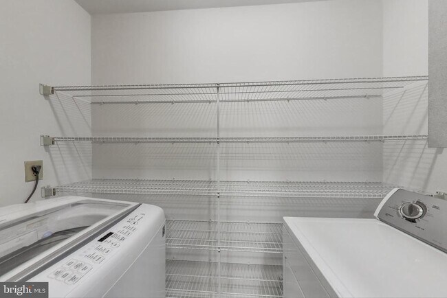 Building Photo - 5700 Chapman Mill Dr