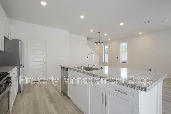 Building Photo - 40268 Birchfield Dr