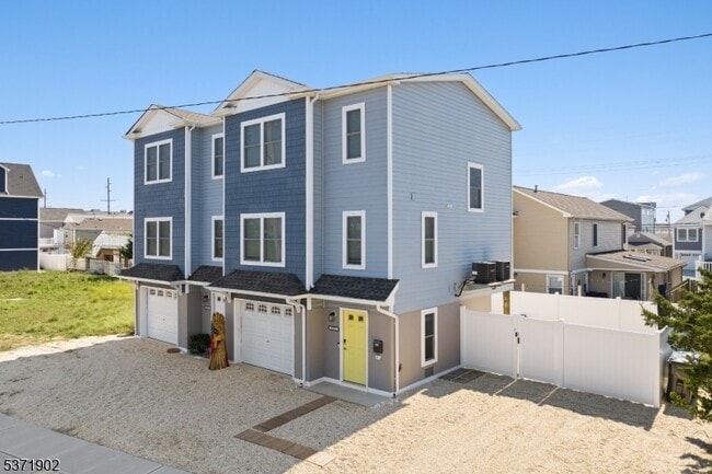Primary Photo - 257 Dewey Dr