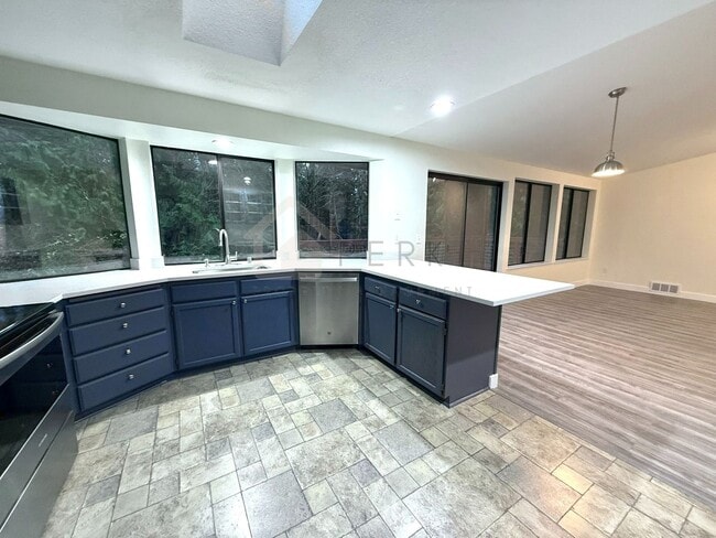 Building Photo - Forest-View 2 Bedroom on Oak Bay Road, Port Hadlock