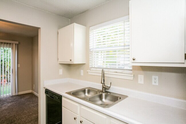 Building Photo - 5408 Alameda Rd