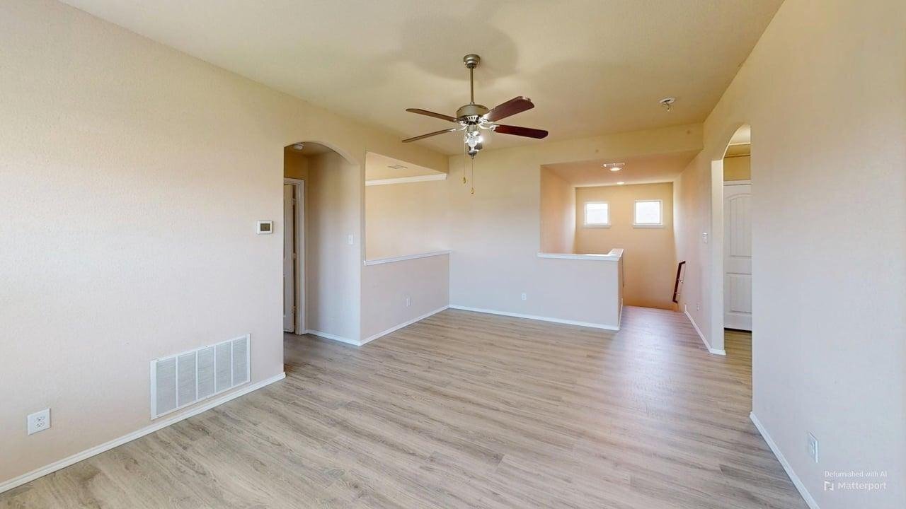 Building Photo - 400 Plum Ct