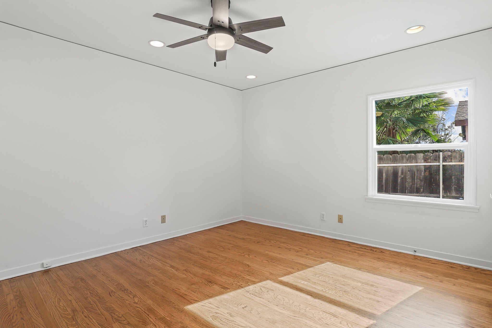 Building Photo - 1524 Coolidge Ave