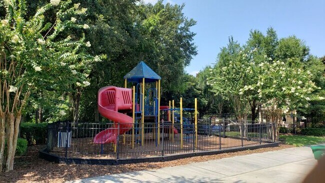 Building Photo - Beautiful 3/2.5 Spacious Townhome with a 2...