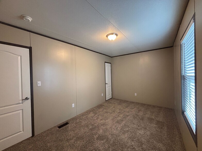 Building Photo - 1612 N 6th St