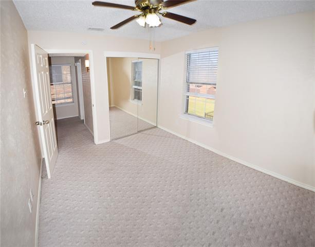 Building Photo - 916 Cedar Terrace