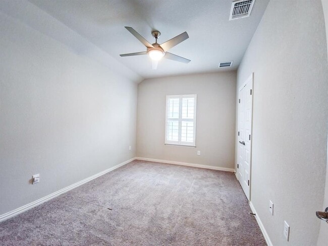 Building Photo - 12716 Bloomington Dr