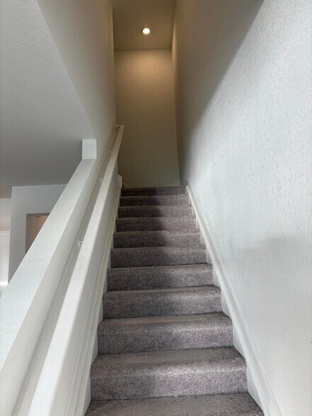 Building Photo - 4181 Lagoon Shore Dr