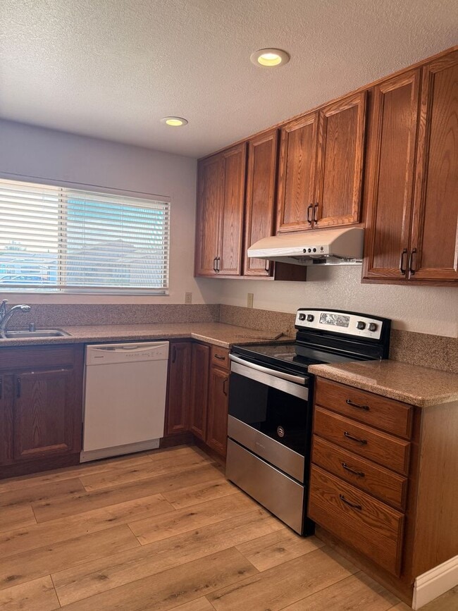 Building Photo - Charming Home for Rent in Montebello Vista...