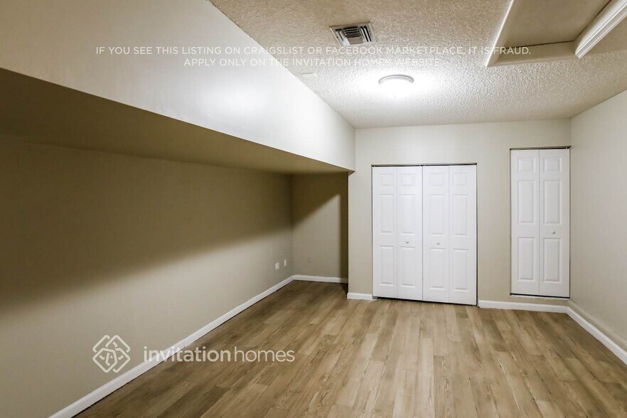 Building Photo - 3432 SW 51st St