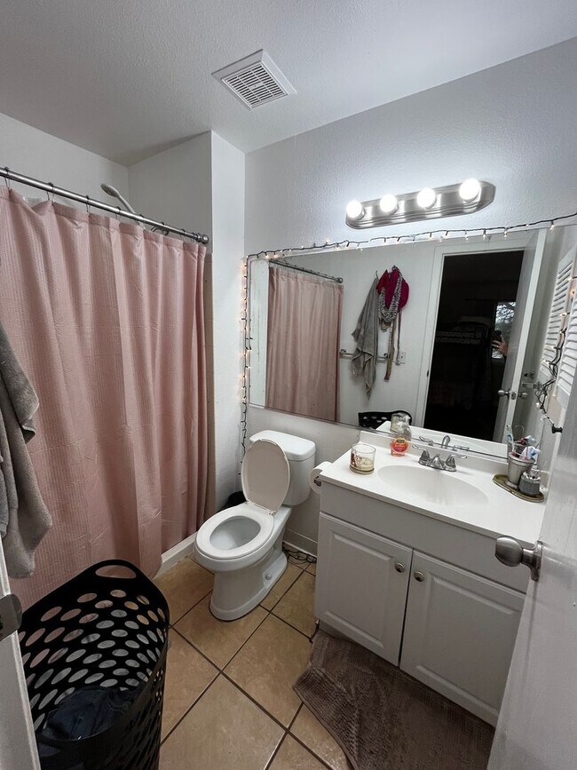Building Photo - Large 3-bedroom 2 Bathroom in Robinwood!