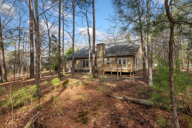 Building Photo - Fantastic one level ranch close to Carrboro