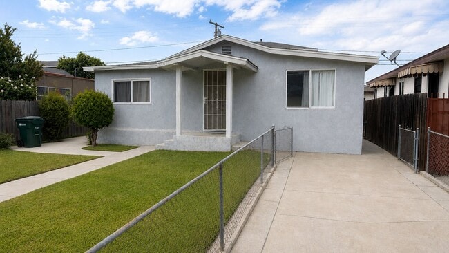 Building Photo - 11151 Duncan Ave