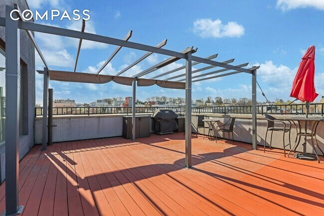 Building Photo - 288 19th St