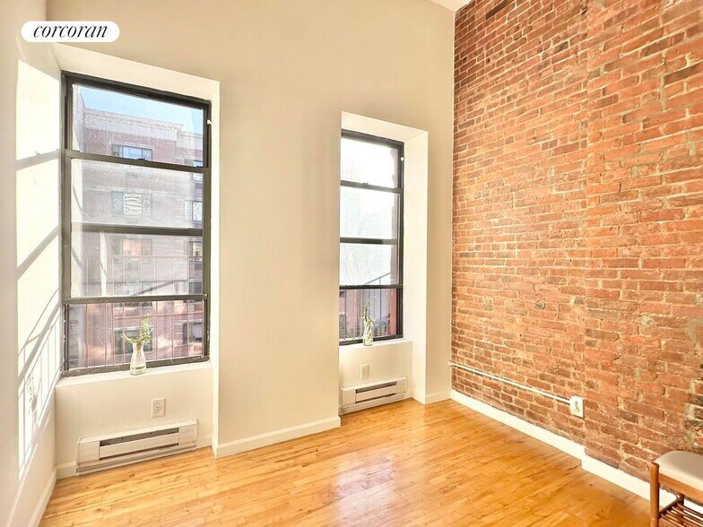 Building Photo - 215 E 118th St