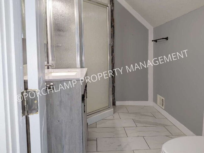 Building Photo - 606 Houston Ave