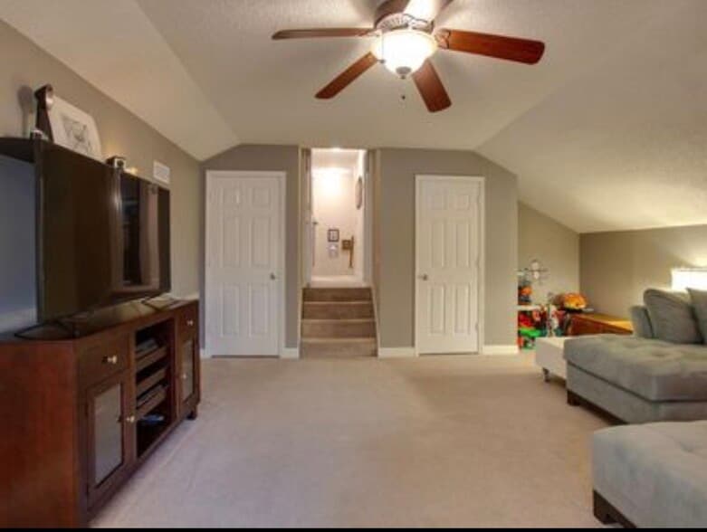 Building Photo - 232 N Clematis Ct