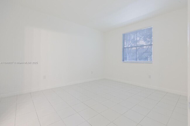 Building Photo - 1663 SE 27th Dr