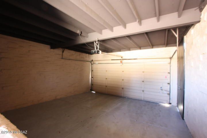 Building Photo - 3039 S Carmona Dr