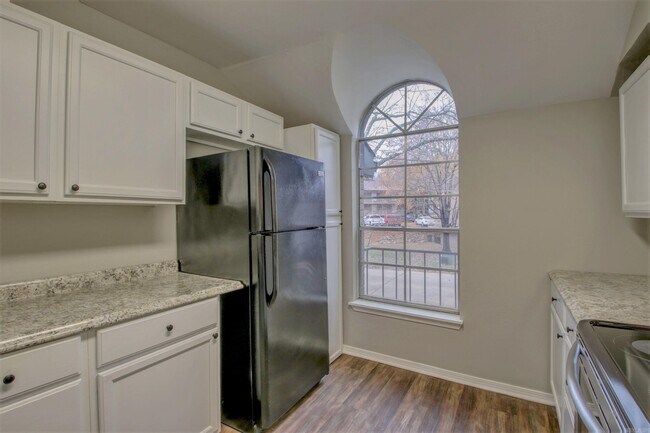 Building Photo - 1601 N Bryant St