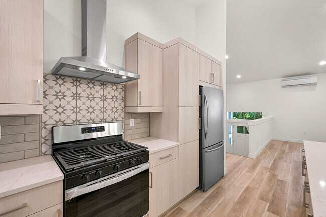 Building Photo - Modern 3BD/2.5BA Home in Sudden Valley – B...