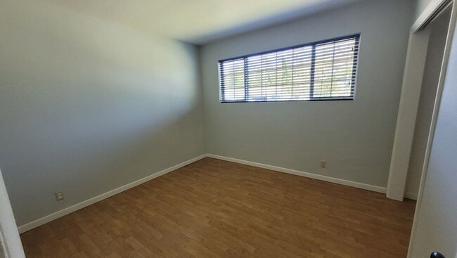 Building Photo - Family Home in Desirable Neighborhood!
