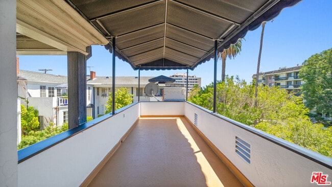 Building Photo - 1274 S Beverly Glen Blvd