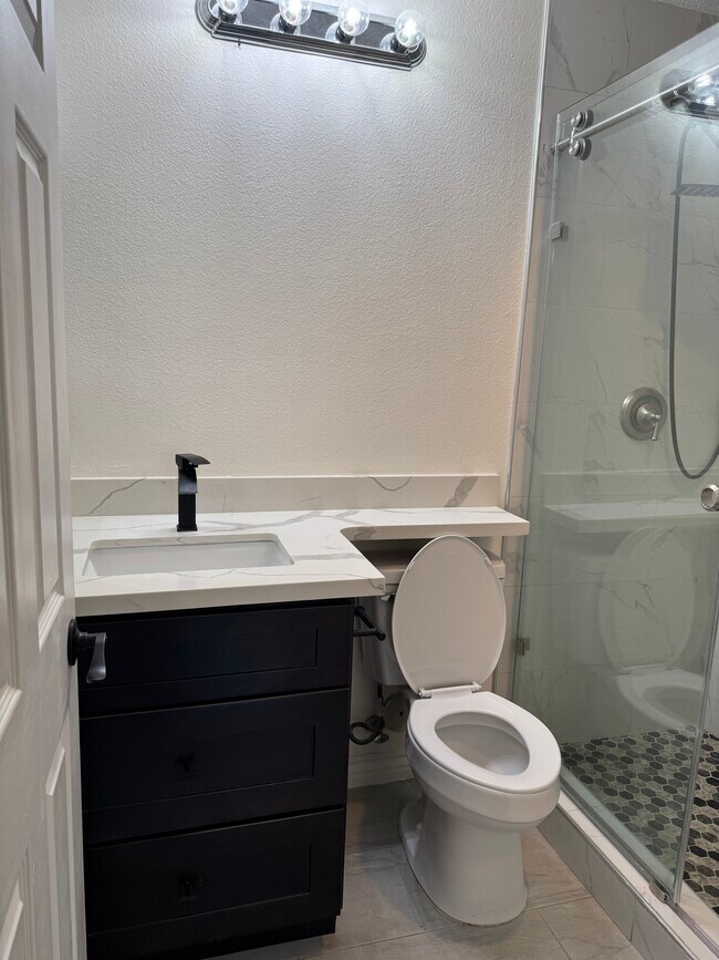 Building Photo - 13885 Portofino St