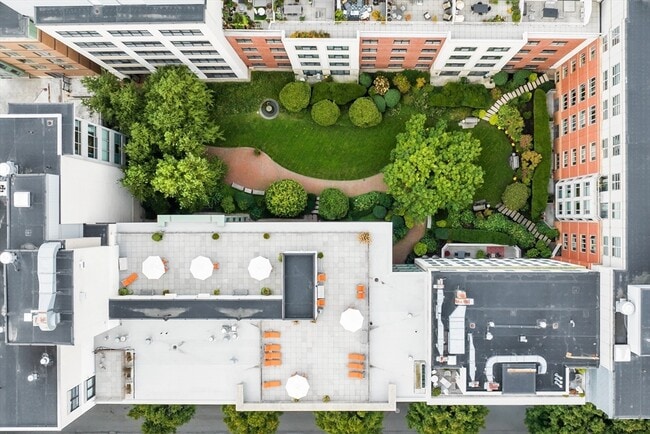 Building Photo - 29 Otis St