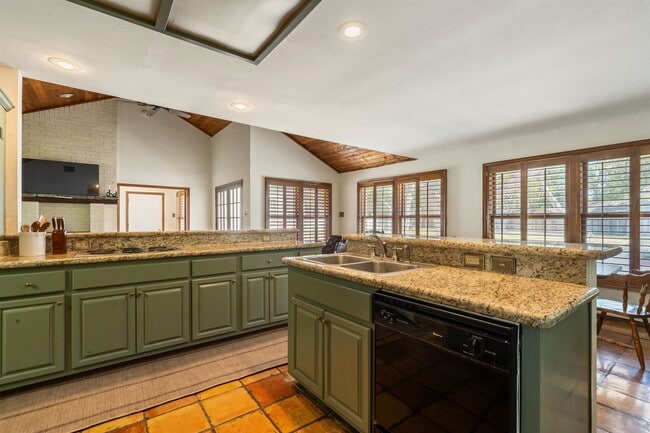 Building Photo - 106 Angela Dr