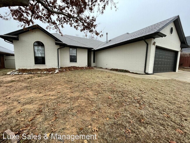 Building Photo - 4 br, 3 bath House - 1218 Three Oaks Circle