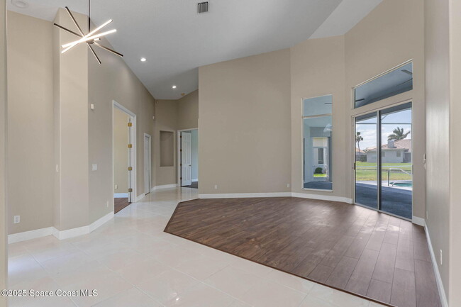 Building Photo - 706 Palmer Way