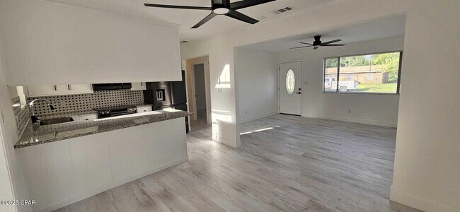 Building Photo - 137 Santee Dr
