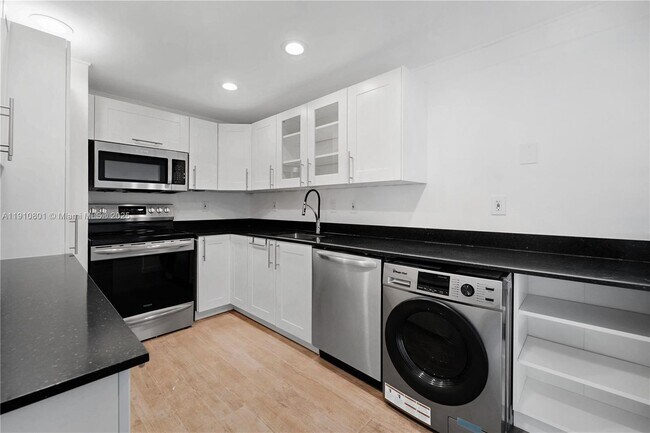 Building Photo - 780 NE 69th St