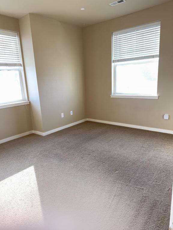 Building Photo - 140 E 1st St