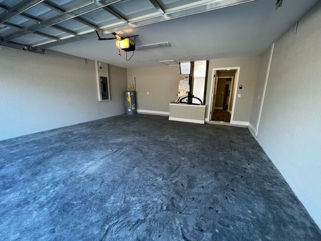 Building Photo - New Construction Custom Home - Desirable SE Ocala Neighborhood 3/2/2 **WON"T LAST**